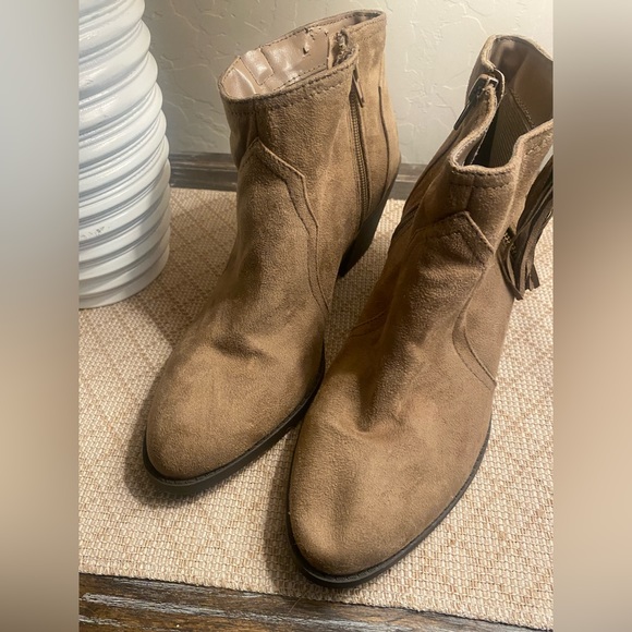 Booties with fringe detailing- sz 9 - Picture 7 of 7